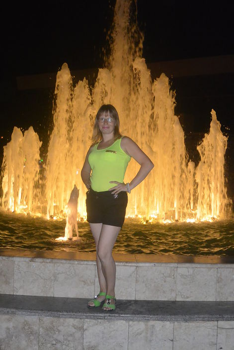 ночной фонтан в Анапе