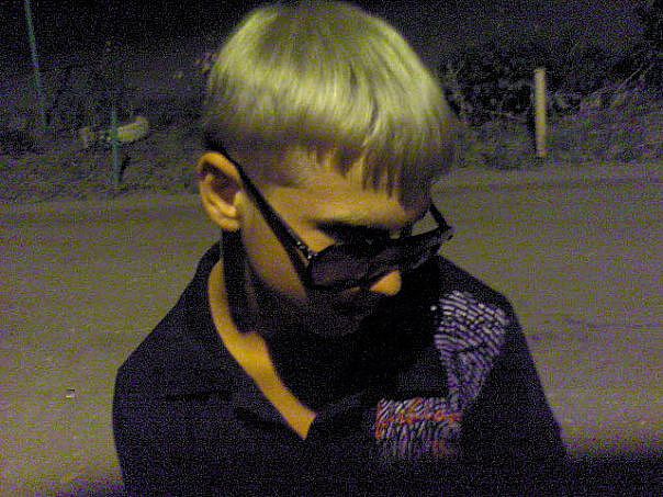 блондин)