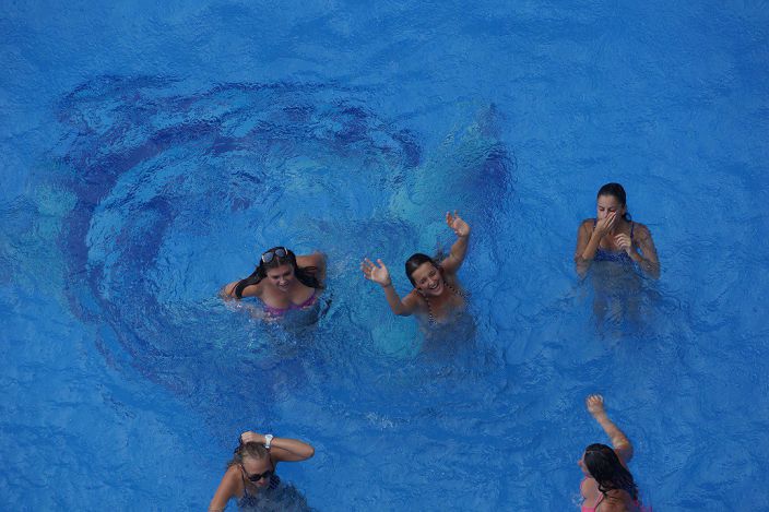 Вечеринка в бассейне