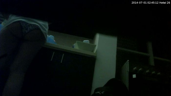 Жена на кухне