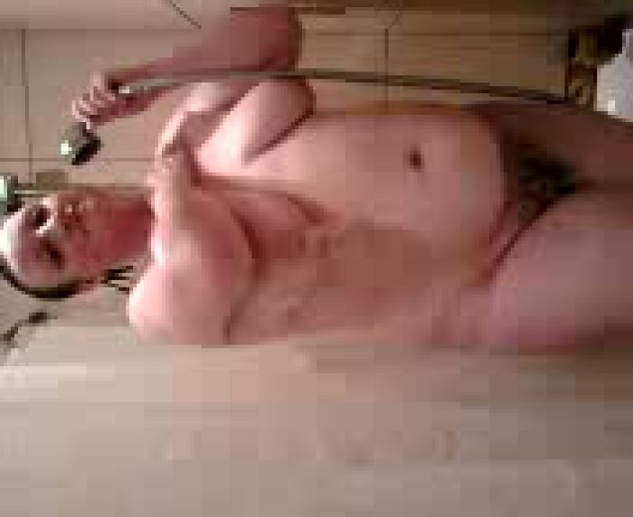 Ирка моется