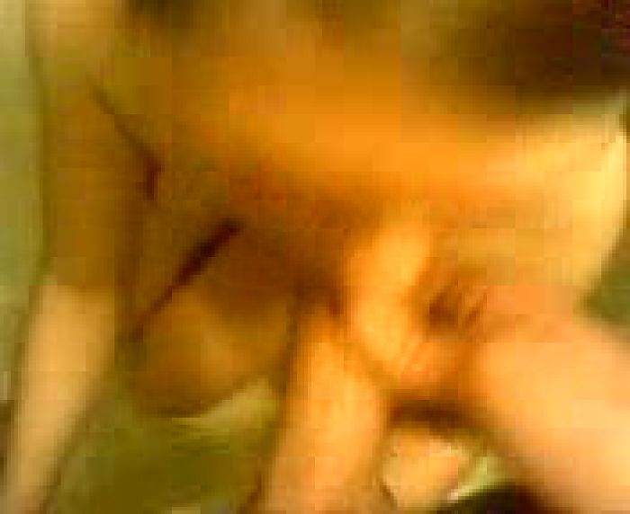 С молоденькой  сучкой....