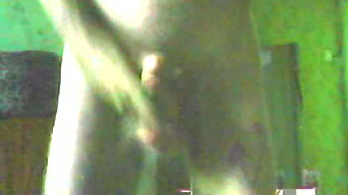 У неё голова болит